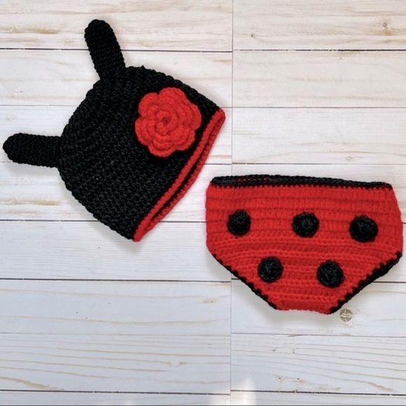 Knitted baby outfit - lady bug - Picture 1 of 4